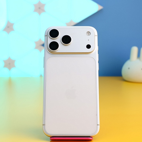 Смартфон Apple iPhone 17 Pro Max 256GB eSim Silver (MFXG4) Б/У