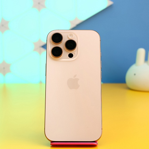 Смартфон Apple iPhone 16 Pro 128GB Desert Titanium (MYNF3) Б/У