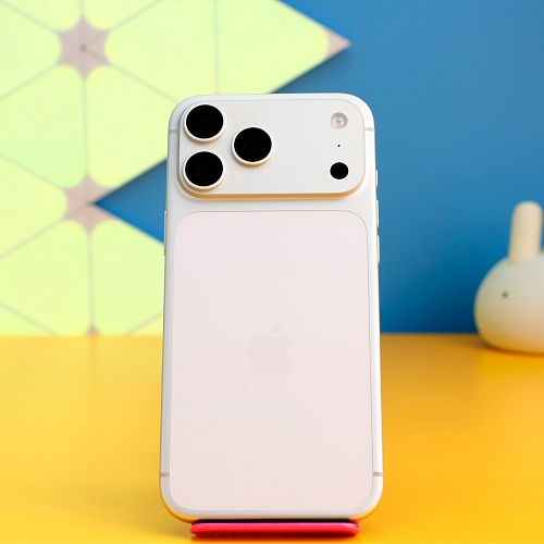 Смартфон Apple iPhone 17 Pro Max 256GB Silver (MFYM4) Б/У