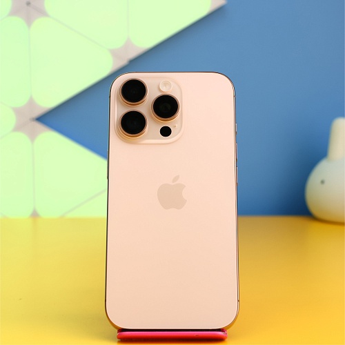 Смартфон Apple iPhone 16 Pro 512GB Desert Titanium (MYNP3) Б/У