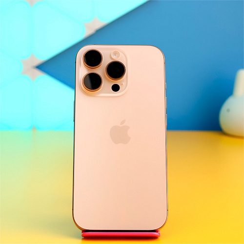 Смартфон Apple iPhone 16 Pro 256GB Desert Titanium (MYNK3) Б/У