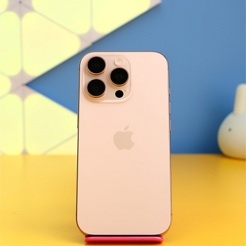 Смартфон Apple iPhone 16 Pro 256GB Desert Titanium (MYNK3) Б/У