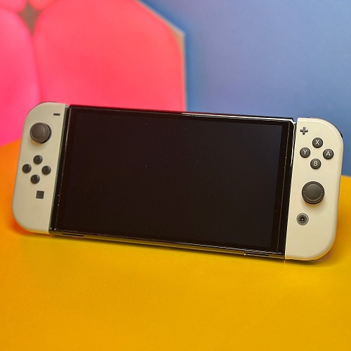 Портативная игровая консоль Nintendo Switch OLED with White Joy-Con (9368) Б/У