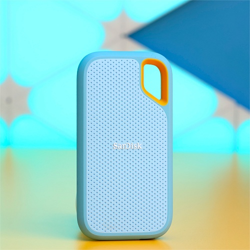 Внешний SSD накопитель SanDisk Extreme Portable V2 2TB Sky Blue (SDSSDE61-2T00-G25B) Б/У