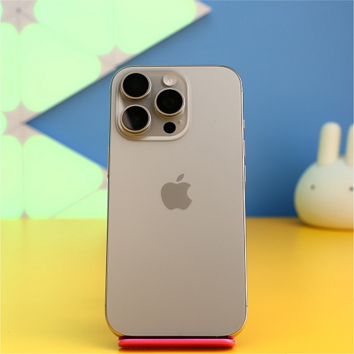 Смартфон Apple iPhone 16 Pro 128GB Natural Titanium (MYNG3) Б/У