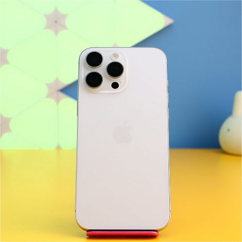 Смартфон Apple iPhone 16 Pro Max 256GB White Titanium (MYWW3) Б/У